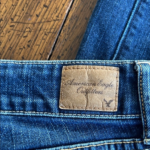 American Eagle Favorite Boyfriend Boot Cut Jeans. EUC. Size 8 - Picture 5 of 16